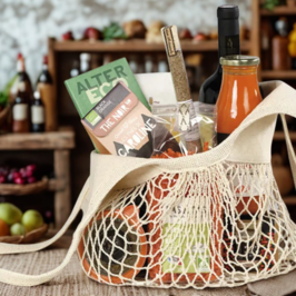 Aujourd’hui, c’est la journée mondiale sans sac plastique 🌍

Découvrez nos sacs en carton, papier et même filet, une alternative idéale pour vos emballages professionnels 🪴

Les + :
💚Solide
💚Pratique
💚Eco-friendly

Rendez-vous sur notre site (lien en bio) et dans nos magasins 😉

Vic' 😜

#journeesanssacplastique #alternativedurable #grossiste #fournisseurfleuriste #renauddistribution #emballage #sacscarton #fleuristes