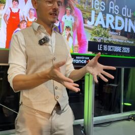 🎬🌿 Place au défi @lesasdujardin !

Ce matin, des étudiants du lycée @le_fresne_angers_segre à Angers ont relevé un défi inédit au Salon du Végétal : réaliser leur propre terrarium ! 🪴

Un défi animé par Manuel Rucar, de @chlorosphere Chlorosphère, avec les terrariums et les plantes fournis par Renaud Distribution et HortiCash. 🌱

De la créativité, un peu de challenge et beaucoup de végétal pour nos jeunes participants ! 💪

Une belle expérience au cœur du @salonduvegetal !

#SalonDuVégétal #LesAsDuJardin #Angers #RdHGROUPE #Terrarium