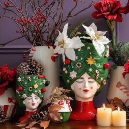 Exclusivité web 🖥️

Envie d’un contenant qui attire l’œil dès l’entrée en boutique ? 😉

Ne cherchez plus, j’ai trouvé ce qu’il vous faut !
Surprenez vos clients en apportant une touche artistique et originale à vos créations avec notre vase visage de Noël - Solvenne.

Le contenant parfait pour un effet “Whaou” dans vos vitrines. 🤩

À retrouver exclusivement sur notre site web ! 🛒

Vic' 😜

#Vase #Deco #Decoration #VaseVisage #DecorationTendance #Fleuriste #Fournisseur #Grossiste #RenaudHorticash #FournitureFleuriste #Evenementiel