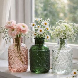 Nouveauté - Verrerie 🌼

Un trio de charme pour accompagner vos fleurs coupées ou fleurs séchées ✨

Découvrez nos 3 modèles de soliflores en verre assortis (rose, transparent et vert).

Mixez les hauteurs, formes et couleurs pour mettre en valeur vos fleurs avec style dans vos boutiques ou lors de décorations évènementielles 🌸

À découvrir sur le web et dans nos magasins (lien en bio) 🛒🛍️

#DecorationEvenementielle #InspirationFleuriste #Soliflore #Verrerie #Vase