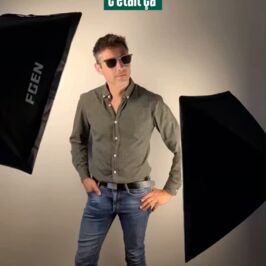 📷 Un shooting photo ? Facile, il suffit de prendre la pose... non ? 😎

La preuve avec Cyril, mannequin du jour (et visiblement très investi dans son rôle 😂✨)

Mais derrière les poses dignes d’un shooting de mode, il y a une autre réalité…

Monter les décors, déplacer les éléments, ajuster chaque détail, recommencer encore et encore… et parfois finir dans des positions assez improbables pour obtenir LE cliché parfait ! 😂

Parce que derrière une belle photo, il y a une équipe qui s’active dans tous les sens pour vous offrir le meilleur résultat 💪

Et vous, vous imaginiez ces coulisses ? 👀

#Coulisse #ShootingPhoto #Fleuristes #Fournisseur #NouvelleCollection