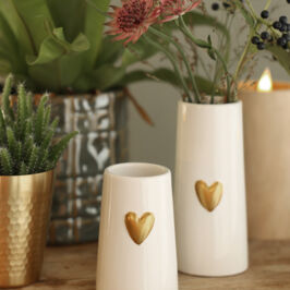 🔥 Alerte pépite : exclusivité web à ne pas manquer

4 nouveaux vases débarquent sur le site ! 

Un look ultra-moderne, un blanc lumineux… et un petit coeur doré qui fait briller vos décos instantanément ✨

Fleuristes, décorateurs, c’est le moment de craquer ! 
Que vous soyez team fleurs fraîches, fleurs séchées ou pure déco, ils s’adaptent à toutes vos ambiances. 

On parie que vos clients vont adorer 😍

👉 À shopper dès maintenant sur le site (lien en bio)

#Vase #Decoration #Decorateur #GrossistePro #Fleuriste