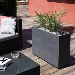 Nouveauté : les grands contenants font leur entrée chez votre fournisseur ✨

Design moderne, coloris variés et formes multiples : tout est pensé pour sublimer vos créations et créer des mises en scène végétales🪴

Conçus pour l’extérieur, ils s’intègrent aussi harmonieusement dans certains espaces intérieurs !

À découvrir exclusivement sur notre site web ( lien en bio) 💻

#CachePot #GrandsContenants #Evenementiel #Evenement #Grossiste