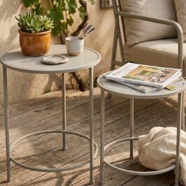 Gamme Mobilier métal 🌼

Et si le retour du soleil était le moment parfait pour apporter un peu de nouveauté à vos décos ? ☀️

Découvrez 4 nouvelles références en métal pour accompagner vos envies de changement :

🪑 Un joli set de table & chaises, l’indispensable pour donner un esprit terrasse à vos vitrines.

🪴 Duo de sellettes, en l’intérieur comme en extérieur, pour ajouter une jolies touches déco à vos boutiques.

🌷Etagère de H.80cm ou H.120cm pour mettre en valeur vos cache-pots, vases ou décorations tout en jouant sur les hauteurs.

Des pièces simples et modernes pour renouveler votre déco !

Retrouvez-les dès maintenant sur notre site web et très bientôt dans nos magasins 👉 (lien en bio)

#Mobilier #Decoration #AgencementInterieur #Meuble #Fleuristes