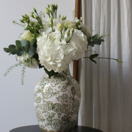 Capsule Premium - Invitation Nature 🍃

Place à la nature et l'élégance avec notre nouvelle capsule !

Craquez pour le vase et les cache-pots Soléane en céramique, au look vintage ultra tendance. ✨

Des pièces de caractère aux motifs floraux, parfaites pour accompagner vos compositions florales et créer un véritable effet whaaaaaouh 😉

À retrouver sur le web et dans nos magasins 🛍️

#Cachepot #Vase #Vegetal #Fournisseur #Fourniture